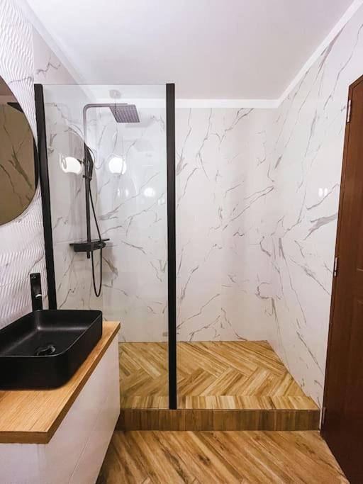 Quickspace Modern Concept Bucharest Luaran gambar