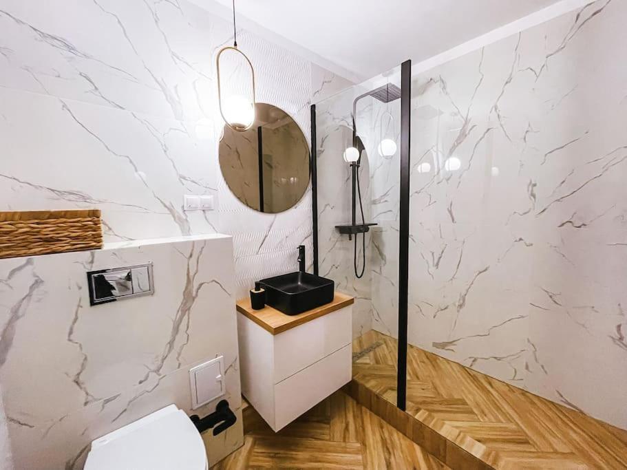 Quickspace Modern Concept Bucharest Luaran gambar